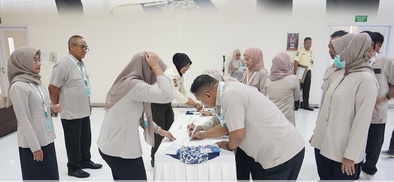 Tandatangani Pakta Integritas, Kepala dan Pegawai ASN BB Labkesmas Yogyakarta Berkomitmen Menjaga Prinsip Integritas
